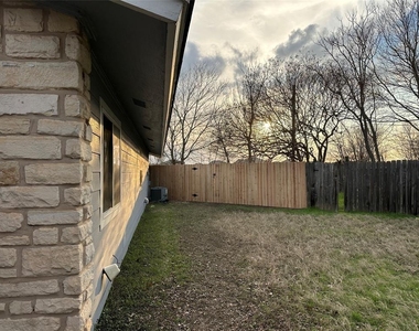 407 Vista West Ct - Photo Thumbnail 12