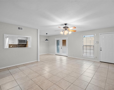 6718 Silvermine Dr - Photo Thumbnail 4