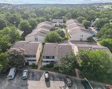 6718 Silvermine Dr - Photo Thumbnail 1