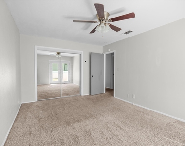6718 Silvermine Dr - Photo Thumbnail 9