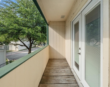 6718 Silvermine Dr - Photo Thumbnail 10
