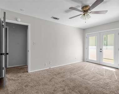 6718 Silvermine Dr - Photo Thumbnail 8