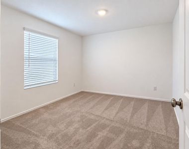 472 Marty Allen Loop - Photo Thumbnail 4