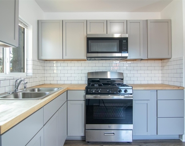 3203 E 16th St - Photo Thumbnail 9