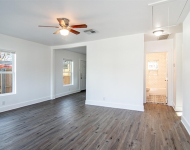 3203 E 16th St - Photo Thumbnail 1