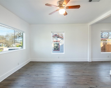3203 E 16th St - Photo Thumbnail 3