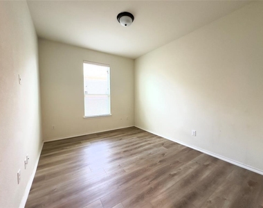 12409 Franklin D Roosevelt St - Photo Thumbnail 10