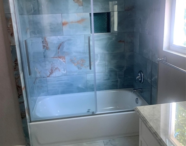 613b East 50th St - Photo Thumbnail 3