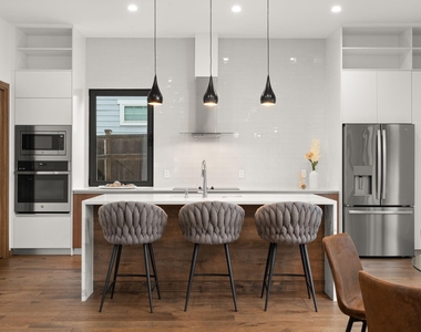 2915 Chisholm Trl - Photo Thumbnail 1
