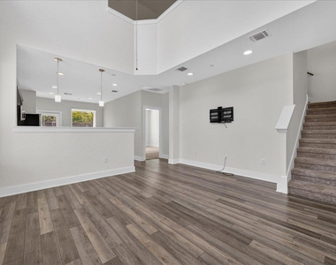 11308 Gadsen Ln - Photo Thumbnail 2
