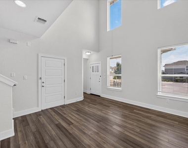11308 Gadsen Ln - Photo Thumbnail 3