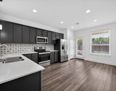11308 Gadsen Ln - Photo Thumbnail 5