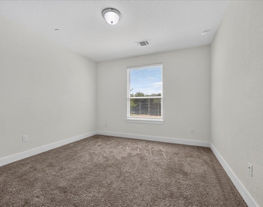 11308 Gadsen Ln - Photo Thumbnail 14
