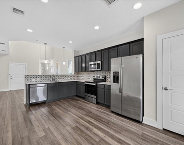 11308 Gadsen Ln - Photo Thumbnail 7