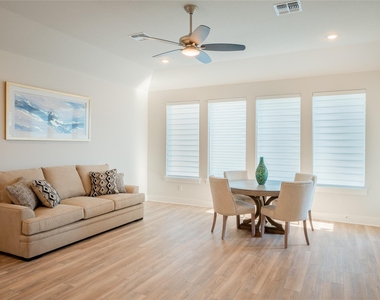 215 Grand Canyon Way - Photo Thumbnail 12