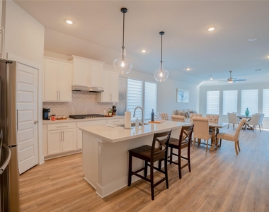 215 Grand Canyon Way - Photo Thumbnail 3