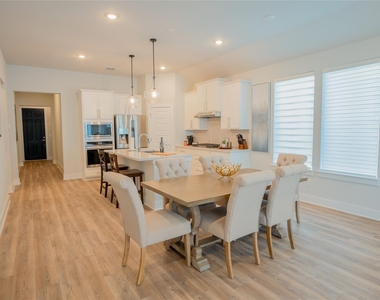 215 Grand Canyon Way - Photo Thumbnail 7