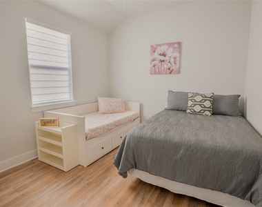 215 Grand Canyon Way - Photo Thumbnail 11
