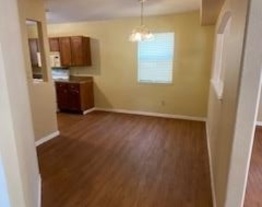 11912a W. Hwy 290 Apt A Highway - Photo Thumbnail 9