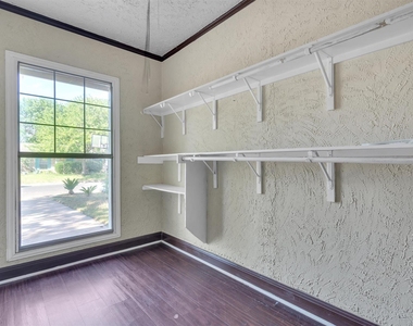 5000 Fontenay Dr - Photo Thumbnail 14