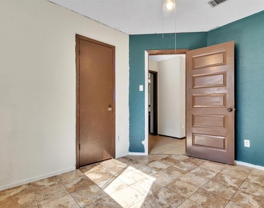 5000 Fontenay Dr - Photo Thumbnail 15