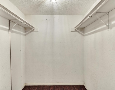 5000 Fontenay Dr - Photo Thumbnail 11