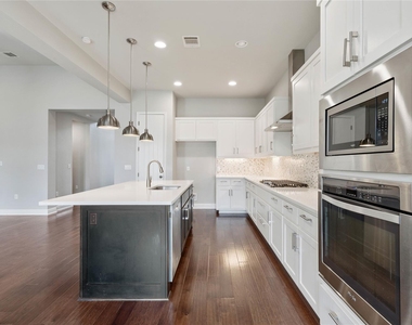 5009 Mandevilla Dr - Photo Thumbnail 11