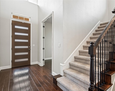 5009 Mandevilla Dr - Photo Thumbnail 3