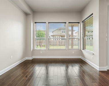 5009 Mandevilla Dr - Photo Thumbnail 14