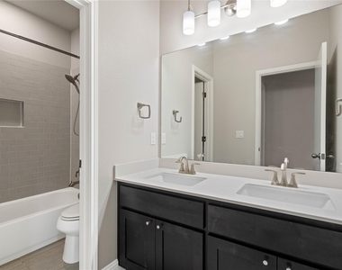 5009 Mandevilla Dr - Photo Thumbnail 32