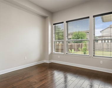 5009 Mandevilla Dr - Photo Thumbnail 13