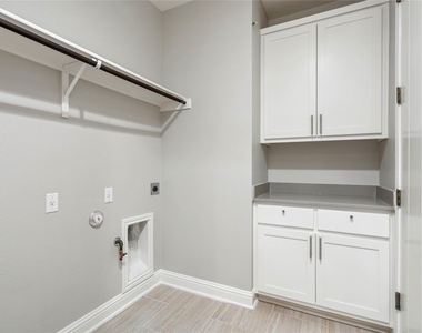 5009 Mandevilla Dr - Photo Thumbnail 6