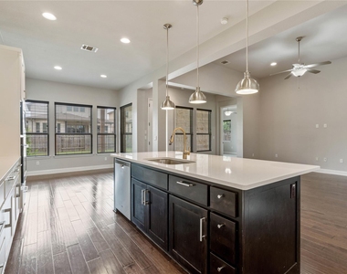 5009 Mandevilla Dr - Photo Thumbnail 10