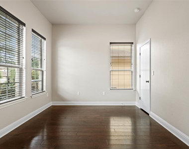 5009 Mandevilla Dr - Photo Thumbnail 4
