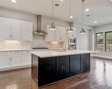 5009 Mandevilla Dr - Photo Thumbnail 9