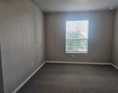 10504 Fulton Ave - Photo Thumbnail 13