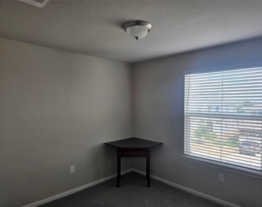 10504 Fulton Ave - Photo Thumbnail 20