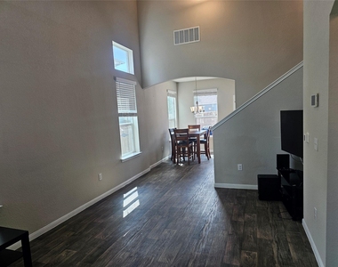 10504 Fulton Ave - Photo Thumbnail 3