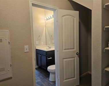 10504 Fulton Ave - Photo Thumbnail 15
