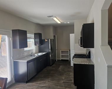 10504 Fulton Ave - Photo Thumbnail 6