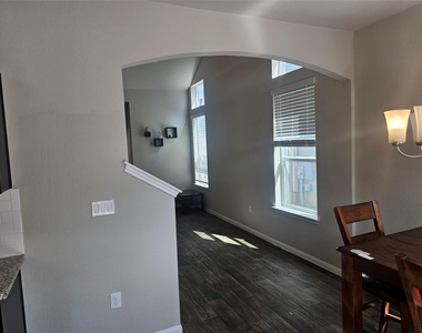 10504 Fulton Ave - Photo Thumbnail 9
