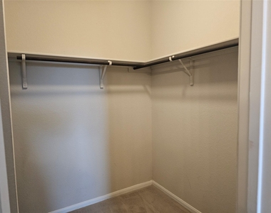 10504 Fulton Ave - Photo Thumbnail 16