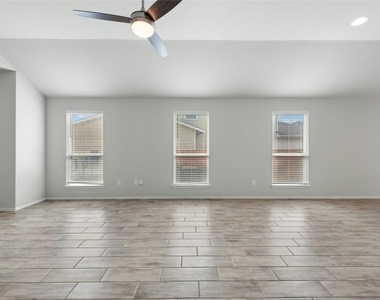 120 Lyndon Dr - Photo Thumbnail 4