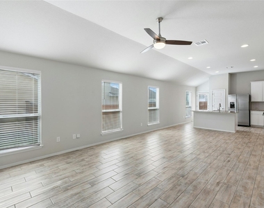 120 Lyndon Dr - Photo Thumbnail 5