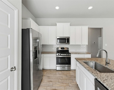 120 Lyndon Dr - Photo Thumbnail 10