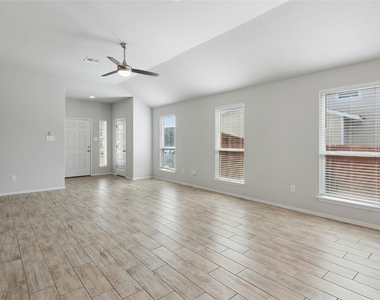 120 Lyndon Dr - Photo Thumbnail 3