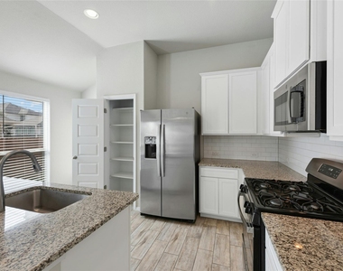 120 Lyndon Dr - Photo Thumbnail 11