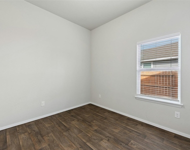 120 Lyndon Dr - Photo Thumbnail 18