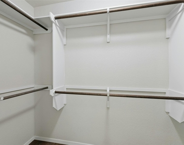 120 Lyndon Dr - Photo Thumbnail 16