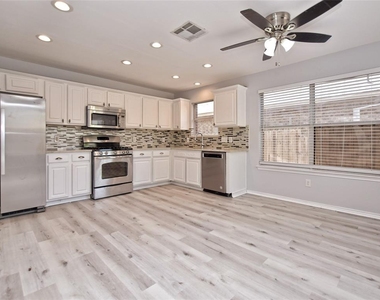 15708 Opal Fire Dr - Photo Thumbnail 2